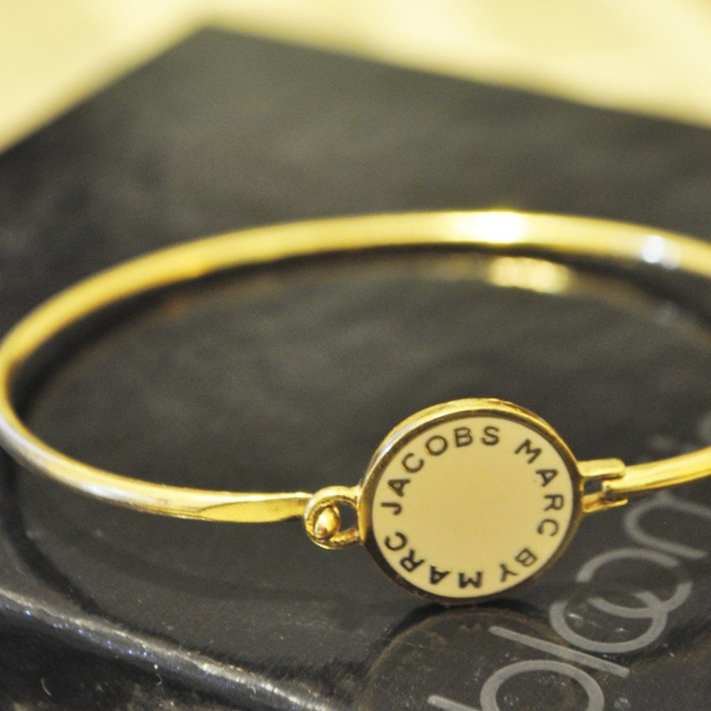 MARC JACOBS Enamel Gold Bracelet Bloomingdales Box